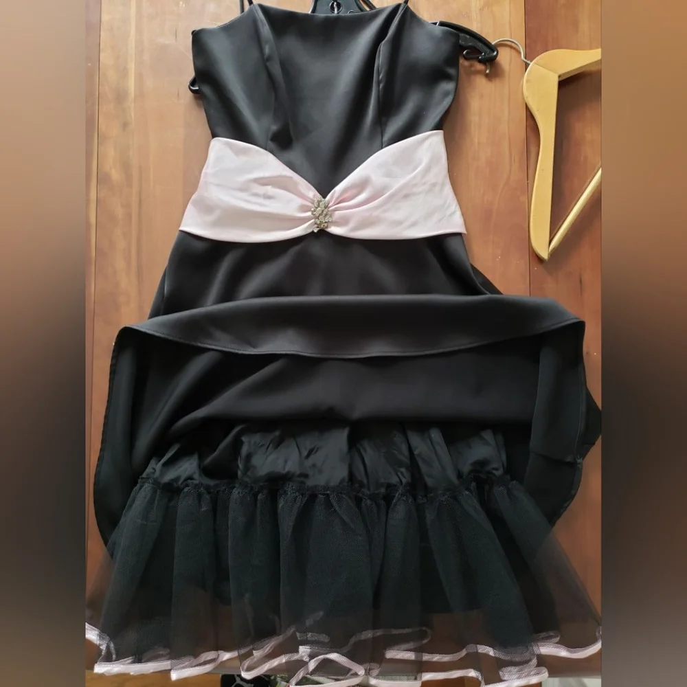 Aspeed Designer Prom Dress - Picture 2 of 10